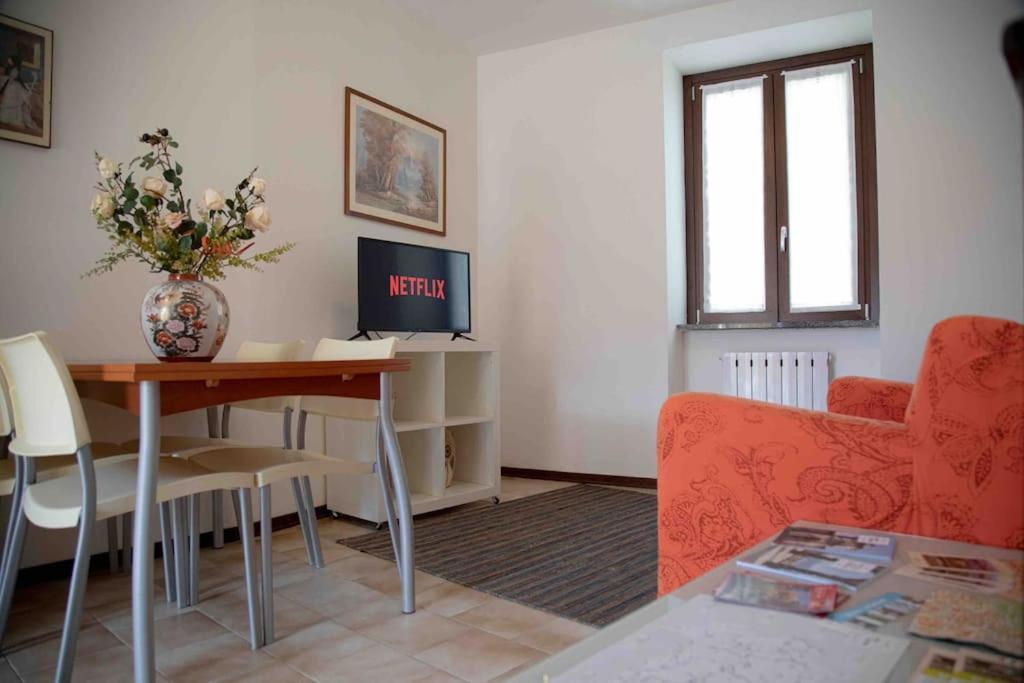 Vista Lago-Appartamento Funzionale Con Vista วาเรเซ ภายนอก รูปภาพ